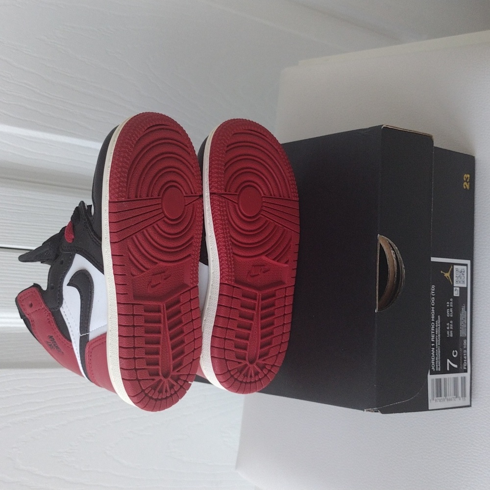 Air Jordan Retro High OG Casual Shoes, Size 7c - Picture 11 of 16
